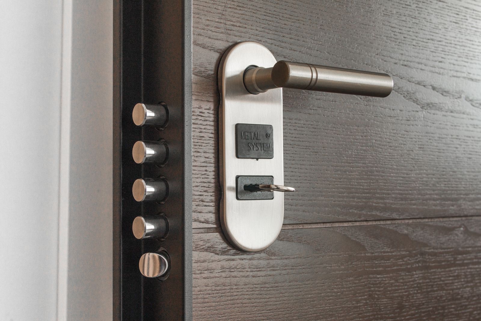 High-security multi-point door lock and handle