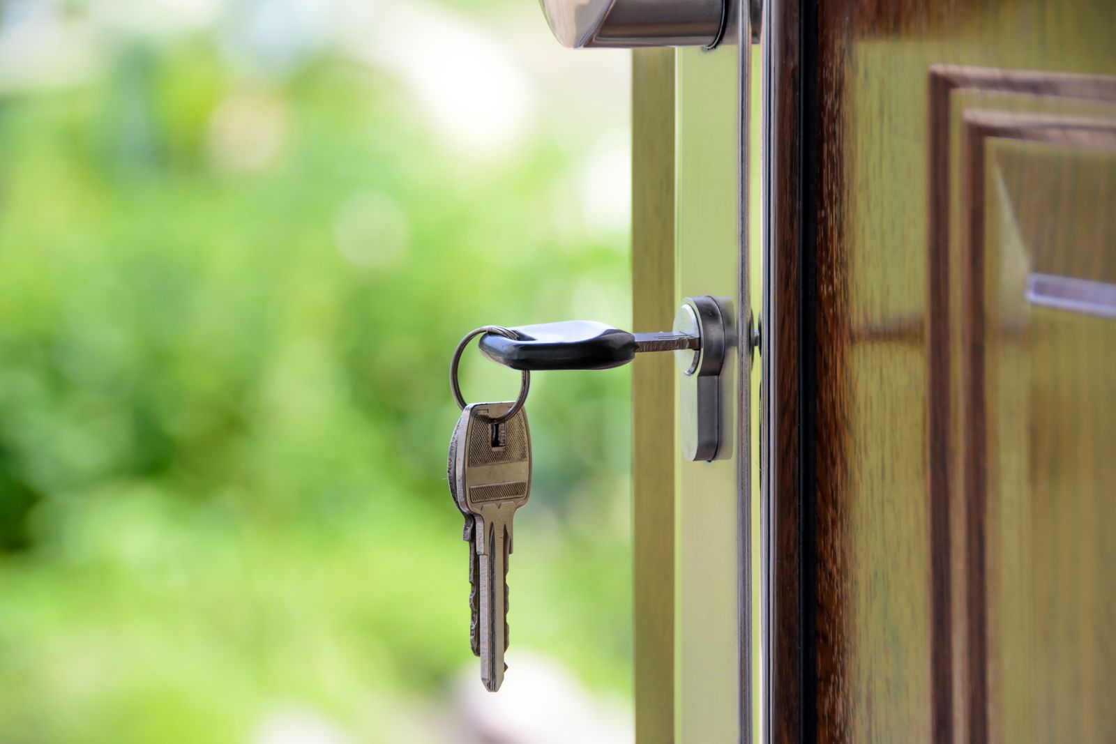 Key turning in a front door lock